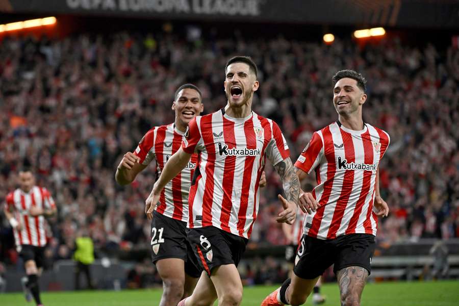 Sancet celebra su gol, con Maroan y Yeray