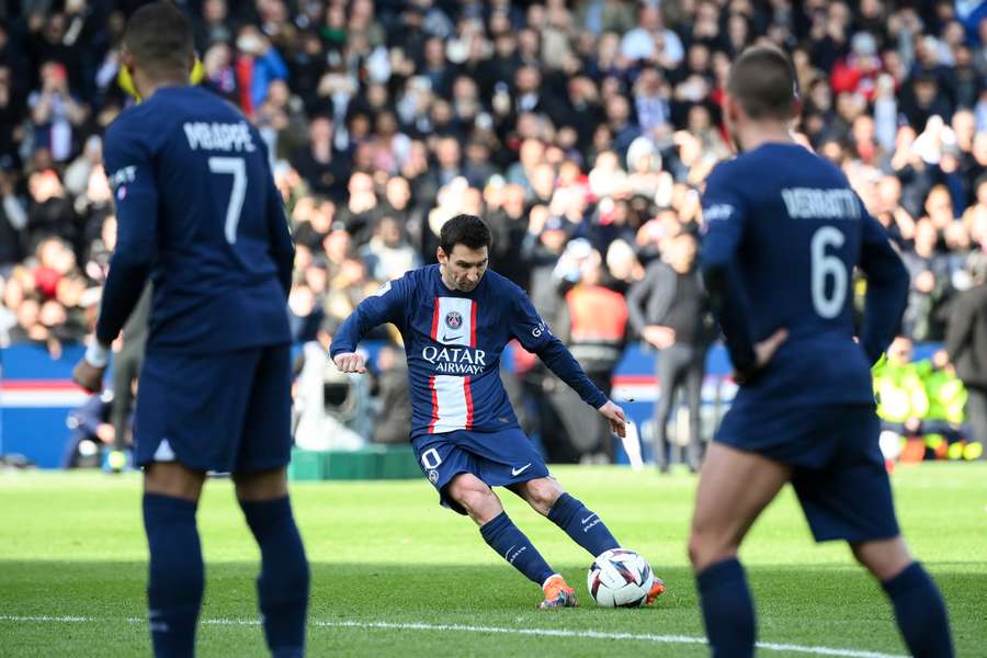 Lionel Messi a reușit golul 699 din carieră în partida cu Lille