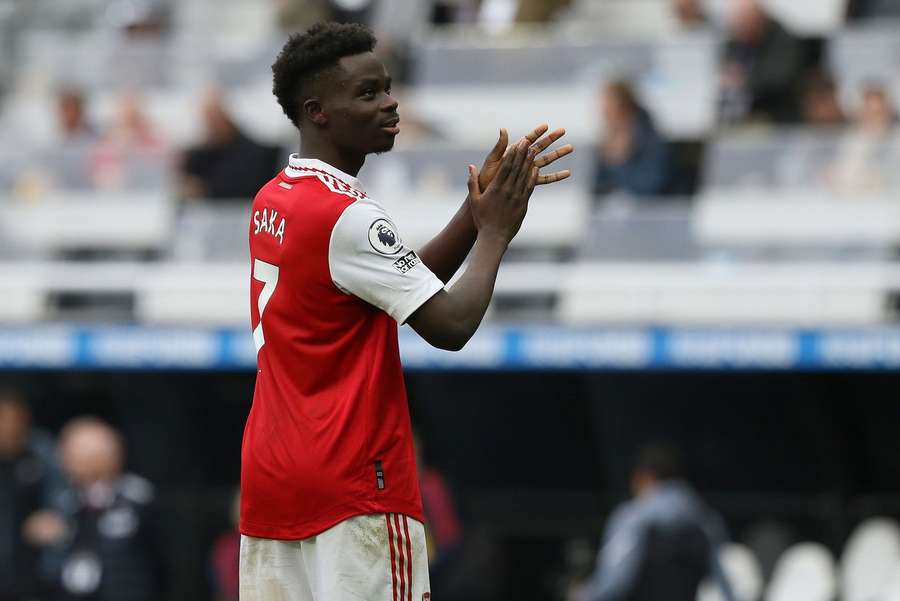 Bukayo Saka deve prolongar em breve a ligação ao Arsenal