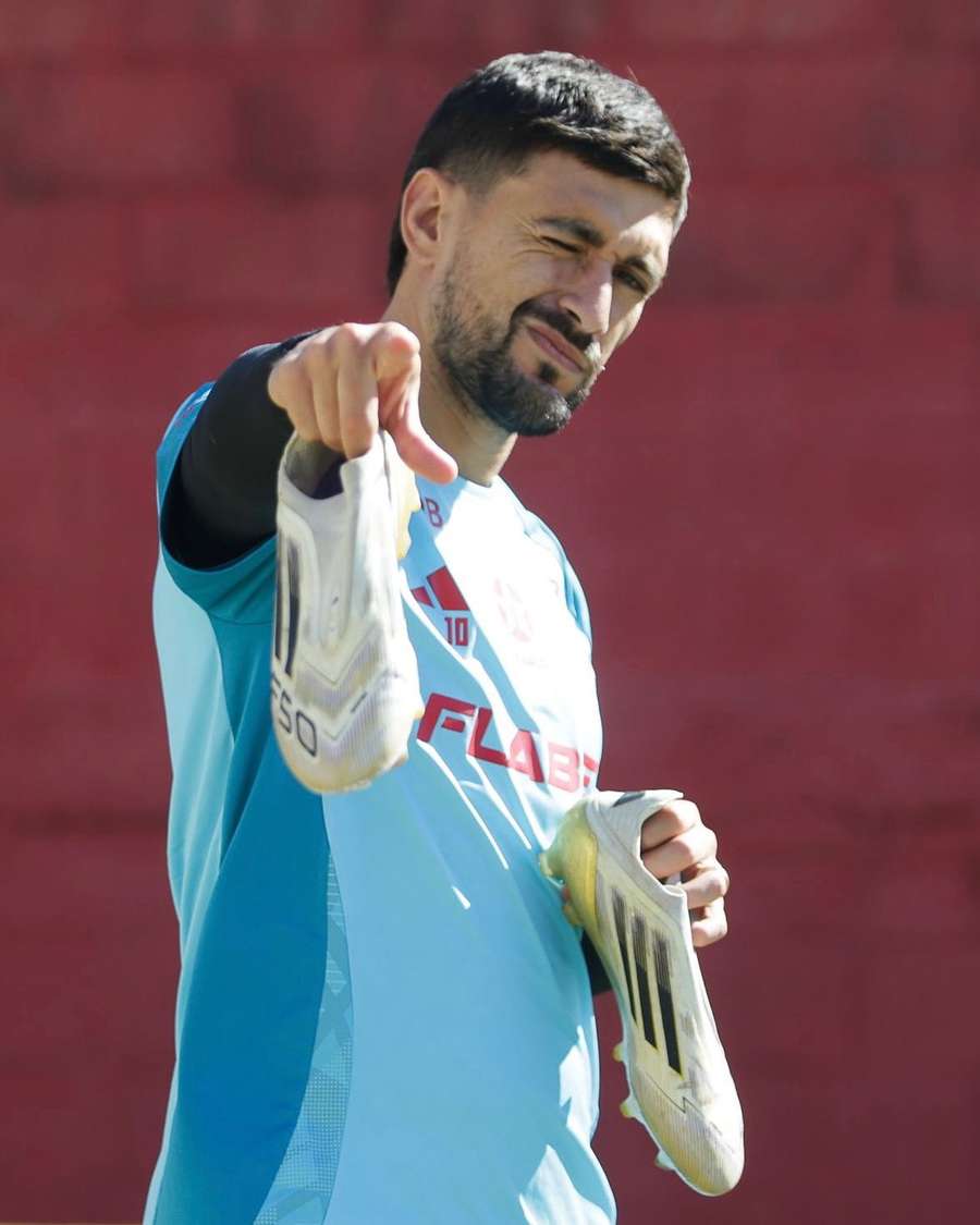 Arrascaeta não preocupa e está na lista de Filipe Luís Arrascaeta não preocupa e está na lista de Filipe Luís