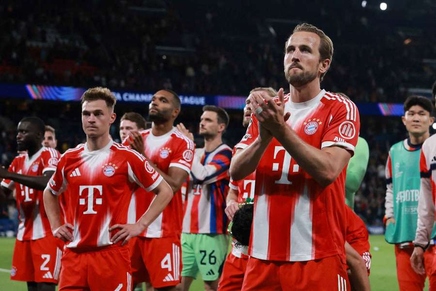 Harry Kane applauds Bayern Munich fans after the 5-4 loss to PSG
