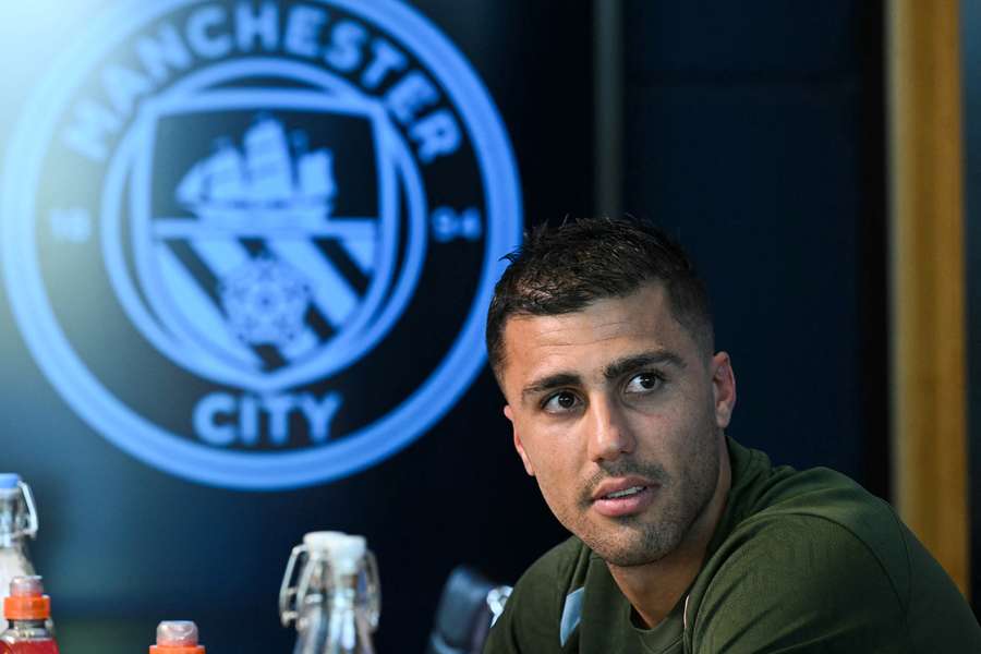 Manchester City-middenvelder Rodri op een Champions League-persconferentie