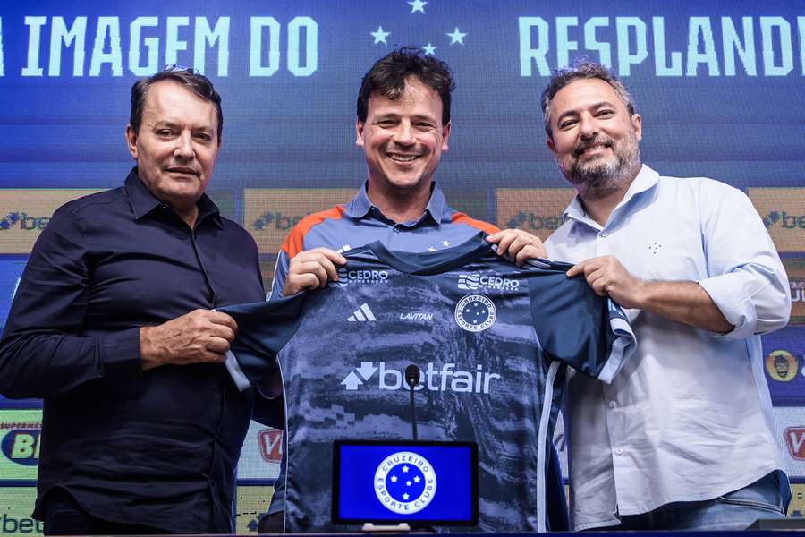 Fernando Diniz foi apresentado como técnico do Cruzeiro