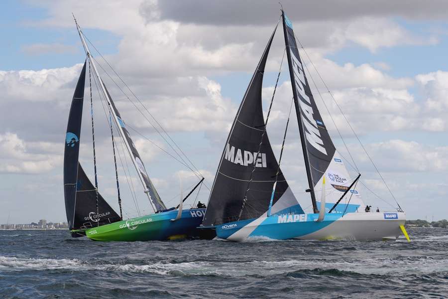 Yachten der Teams Holcim PRB und Allagrande Mapei Racing krachten nach dem Start zusammen Yachten der Teams Holcim PRB und Allagrande Mapei Racing krachten nach dem Start zusammen