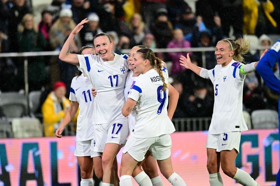 Finland celebrate their third goal scored by Sanni Franssi (17)