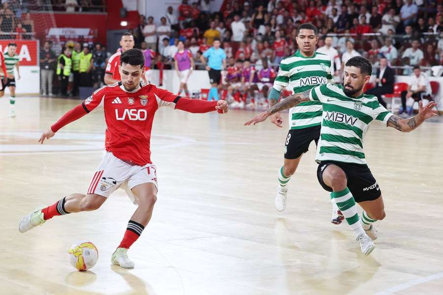 Carlos Monteiro perante Felipe Valério e Wesley