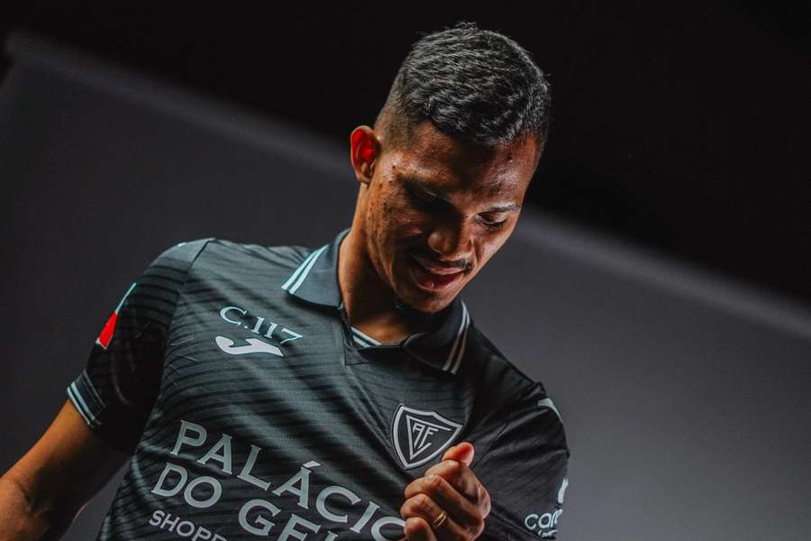 João Guilherme pelo Académico