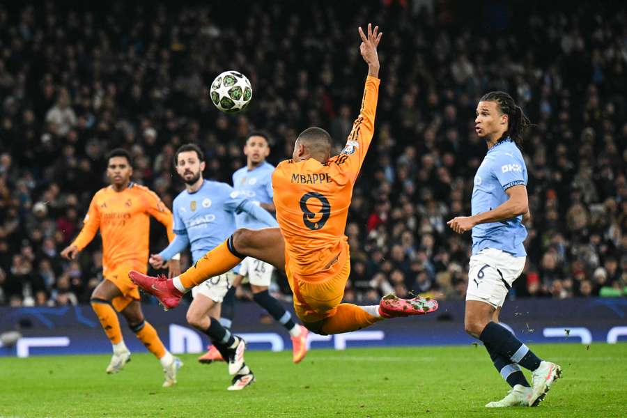 Mbappé fez gol de canela em Manchester City 2x3 Real Madrid