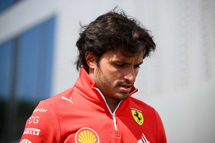 Carlos Sainz va lipsi de la Marele Premiu al Arabiei Saudite