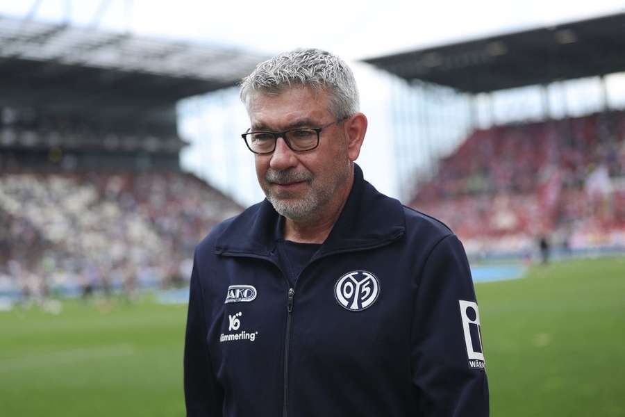 Fischer ist der älteste Bundesliga-Trainer zurzeit Fischer ist der älteste Bundesliga-Trainer zurzeit