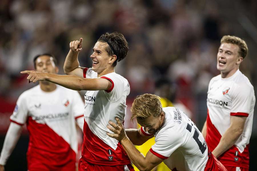 Victor Jensen was Utrecht's star against Servette with two goals Victor Jensen was Utrecht's star against Servette with two goals