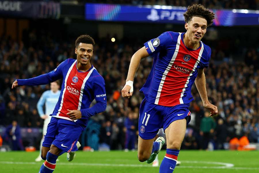 O PSG fez um primeiro tempo praticamente perfeito no Etihad Stadium