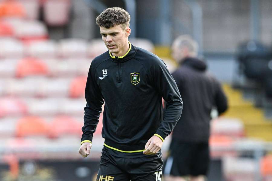 Aberdeen sign Livingston winger Lewis Smith on three-year deal Aberdeen sign Livingston winger Lewis Smith on three-year deal