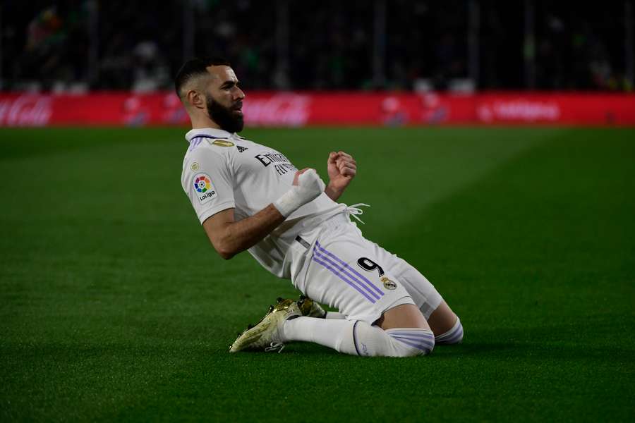 Karim Benzema celebra un gol con el Real Madrid.