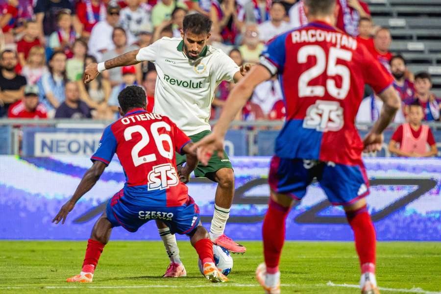 Hammarby's Montader Madjed attempts to unlock the Rakow defence Hammarby's Montader Madjed attempts to unlock the Rakow defence