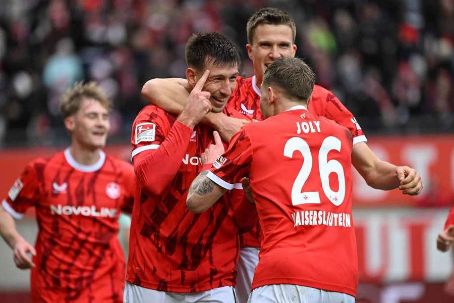 Kaiserslautern feierte einen souveränen Sieg gegen Dresden Kaiserslautern feierte einen souveränen Sieg gegen Dresden