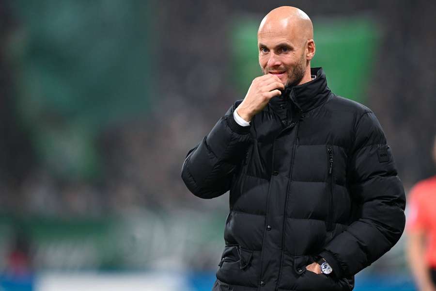 Simonis už nie je hlavným koučom Wolfsburgu. Simonis už nie je hlavným koučom Wolfsburgu.