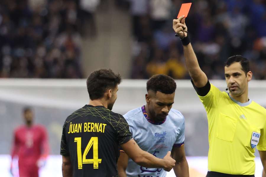 Juan Bernat a primit cartonașul roșu după ce a comis un fault în postură de ultim apărător Juan Bernat a primit cartonașul roșu după ce a comis un fault în postură de ultim apărător