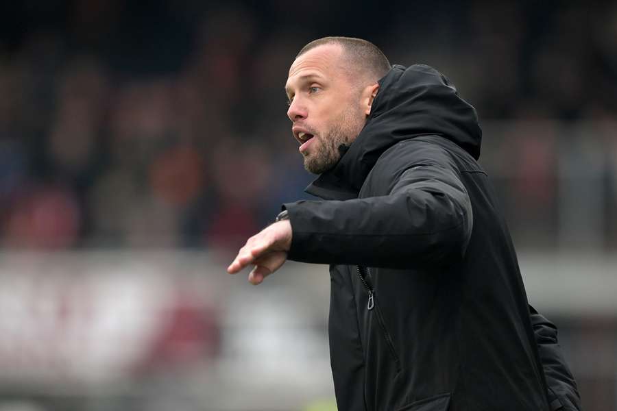 Trainer John Heitinga gaat snel met clubleiding van Ajax in gesprek over toekomst