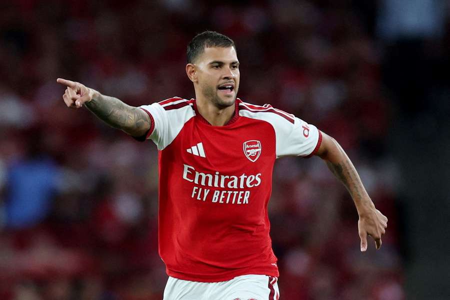 Guimarães, en su debut como jugador del Arsenal Guimarães, en su debut como jugador del Arsenal