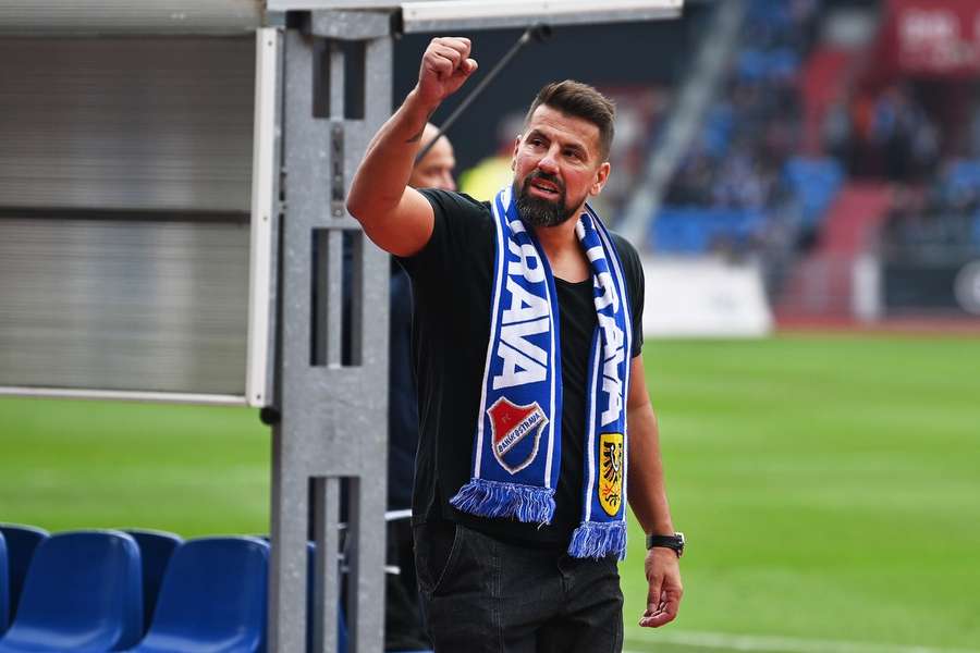 Kanonýr Milan Baroš už je pouze fanouškem Baníku, za klub ale hraje jeho nevlastní bratr. Kanonýr Milan Baroš už je pouze fanouškem Baníku, za klub ale hraje jeho nevlastní bratr.