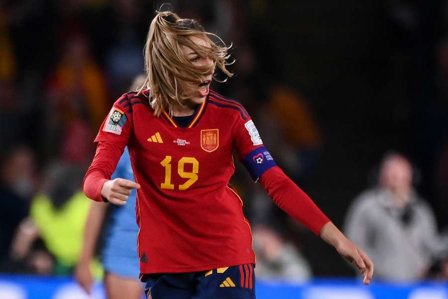 Olga Carmona comemora o gol decisivo da final da Copa do Mundo