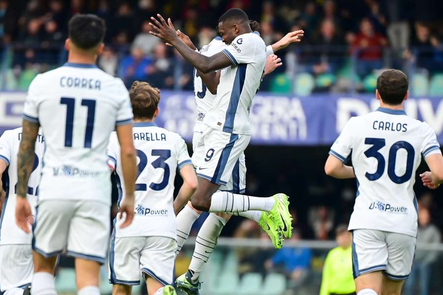 Marcus Thuram celebra tras marcar el tercer gol de su equipo 