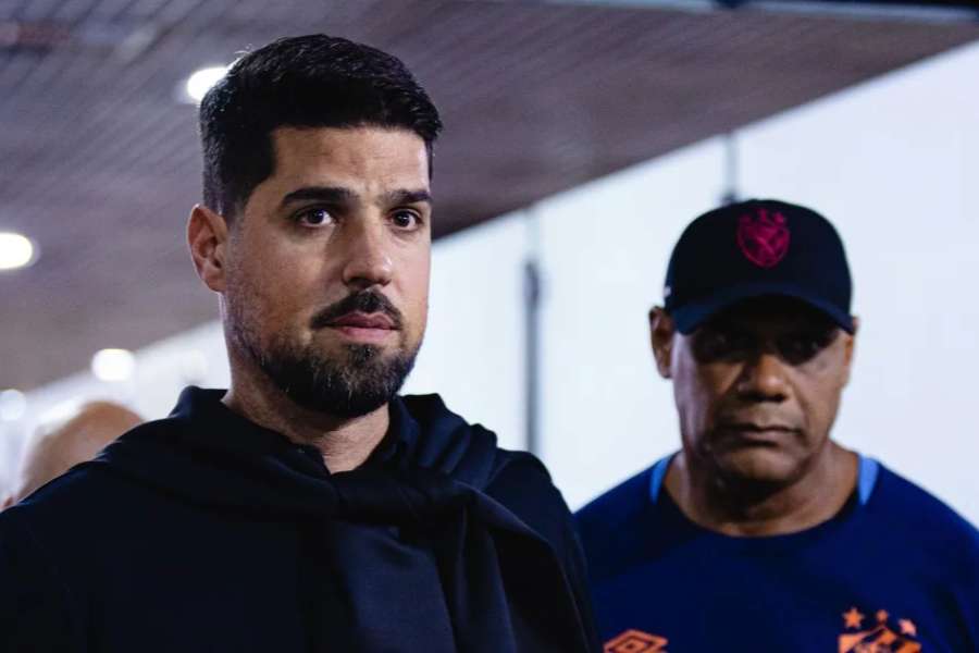 António Oliveira chegou ao Recife na quinta-feira (8) António Oliveira chegou ao Recife na quinta-feira (8)