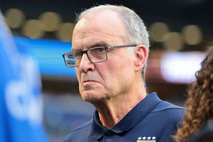 Bielsa krytykuje przerwy na nawodnienie w trakcie meczów mistrzostw świata Bielsa krytykuje przerwy na nawodnienie w trakcie meczów mistrzostw świata