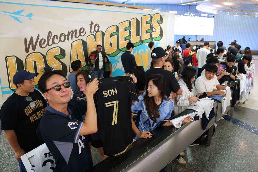 Fans await Son's arrival at Los Angeles International Airport