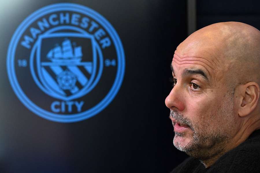 Guardiola tijdens de persconferentie op dinsdag