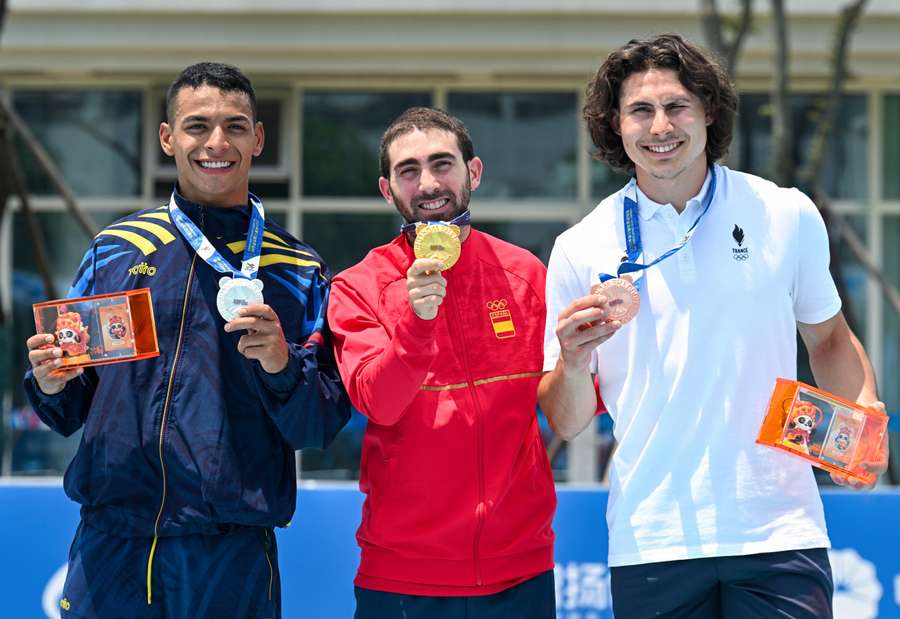 Chevy Guzmán, en el podio de la carrera de una vuelta Chevy Guzmán, en el podio de la carrera de una vuelta