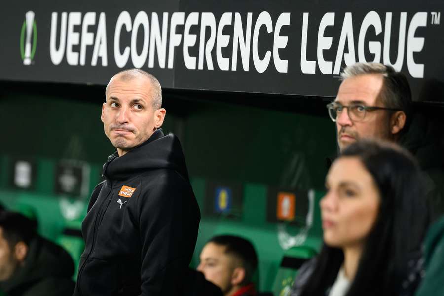 Die Verzweiflung ist Rapid-Interimstrainer Stefan Kulovits ins Gesicht geschrieben. Die Verzweiflung ist Rapid-Interimstrainer Stefan Kulovits ins Gesicht geschrieben.