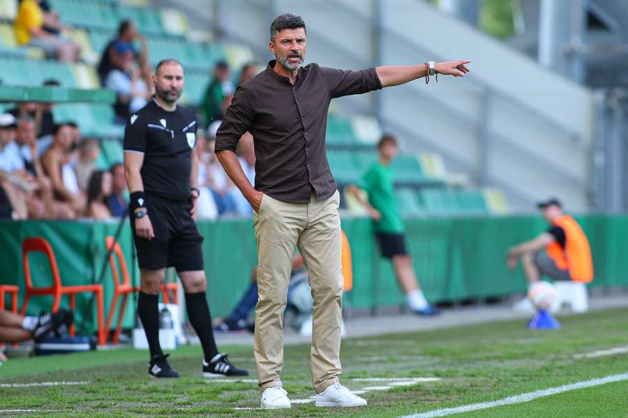 Staňo sa chce naladiť na víťaznú vlnu. Staňo sa chce naladiť na víťaznú vlnu.