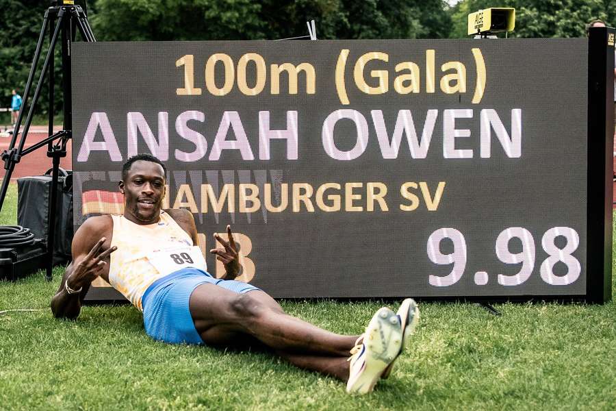 Owen Ansah posiert vor seinem neuen Rekord Owen Ansah posiert vor seinem neuen Rekord