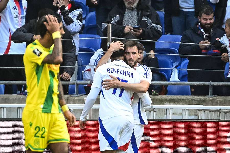 Benrahma et Tagliafico, après le but de l'Argentin face à Nantes dimanche. 