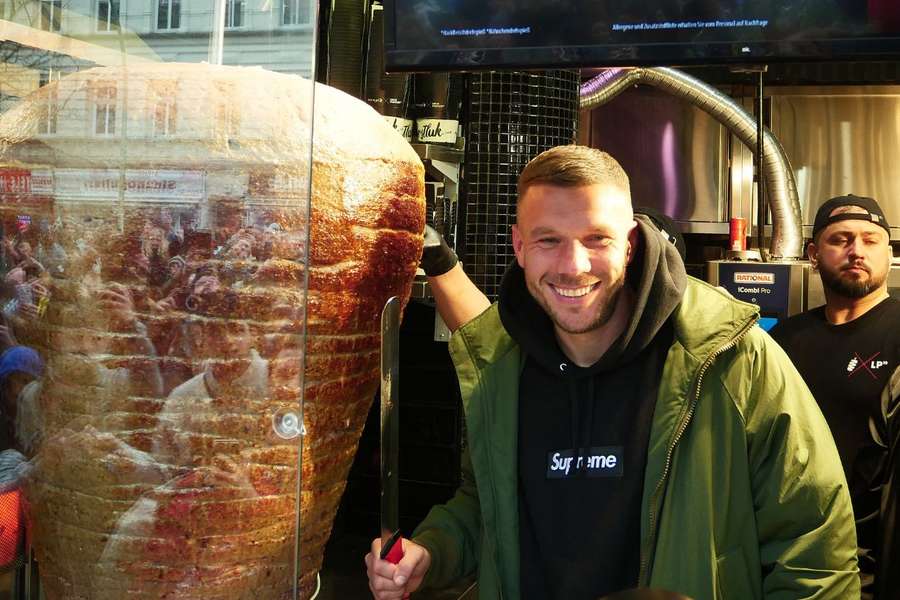 Lukas Podolski é um homem que gosta muito de kebabs.