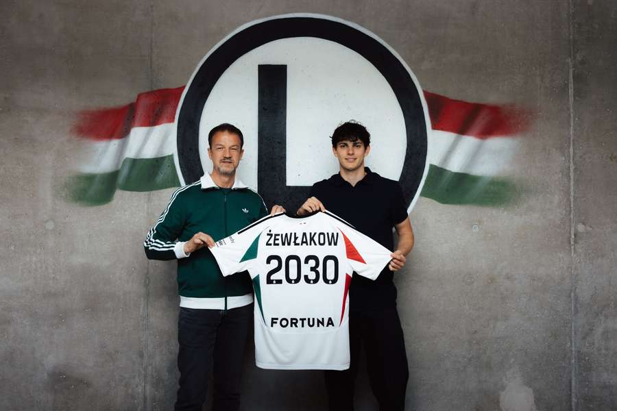 Oficjalnie: Jakub Żewłakow na dłużej w Legii, nowy kontrakt do 2030 roku