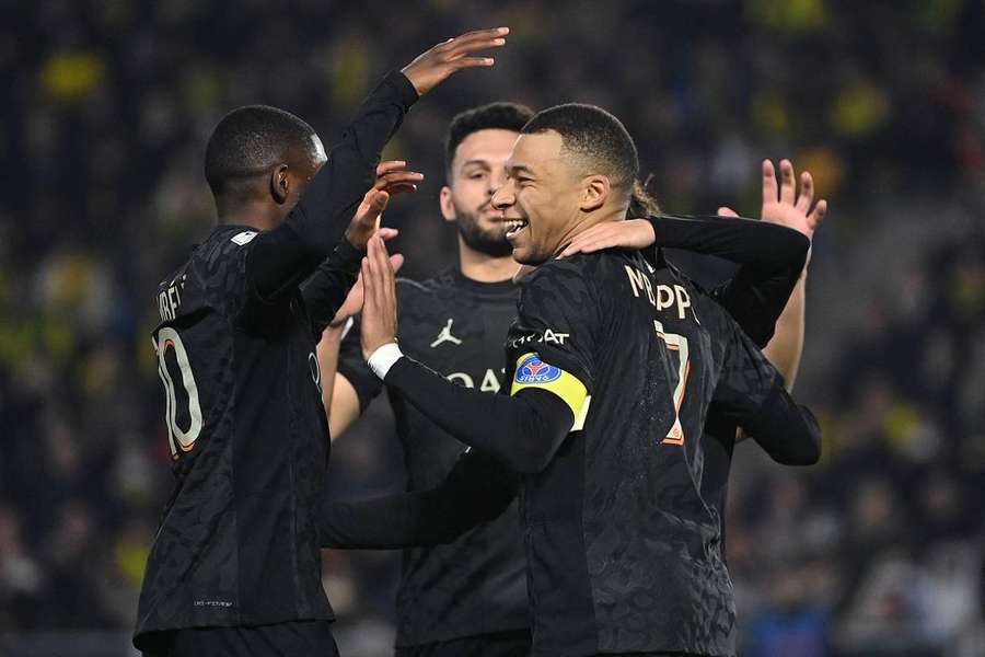 Les Parisiens après le pénalty de Mbappé à Nantes.