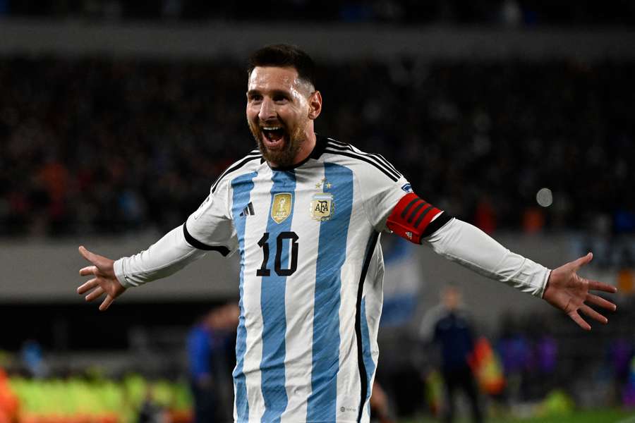 Messi celebra su gol en el partido de clasificación de Argentina para el Mundial contra Ecuador.