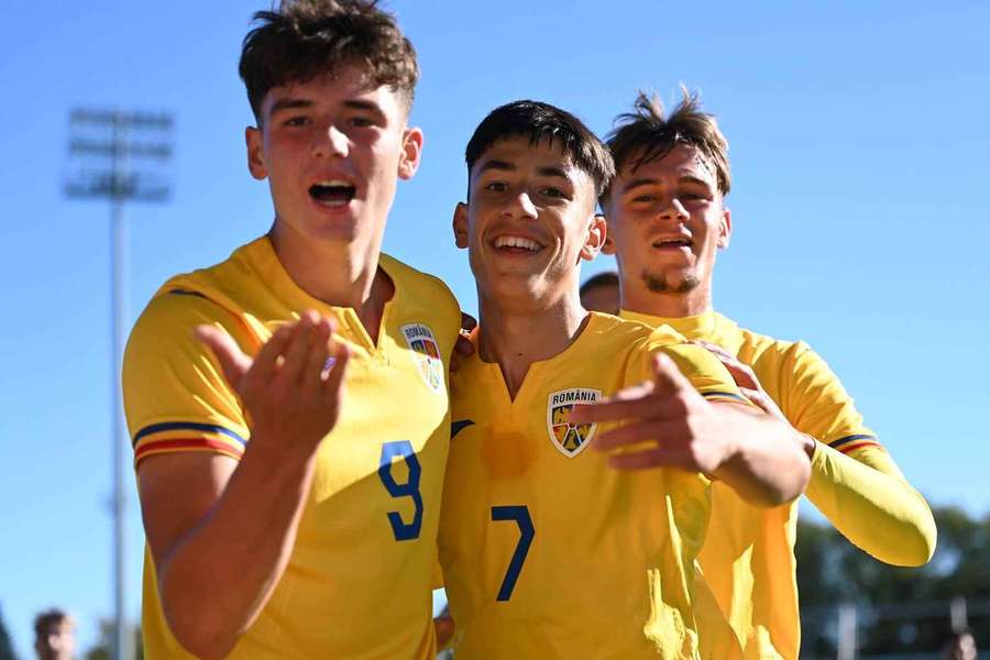 Ianis Târbă, în mijloc