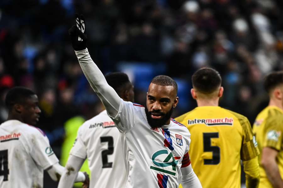 Lacazette deu show em classificação do Lyon na Copa da França