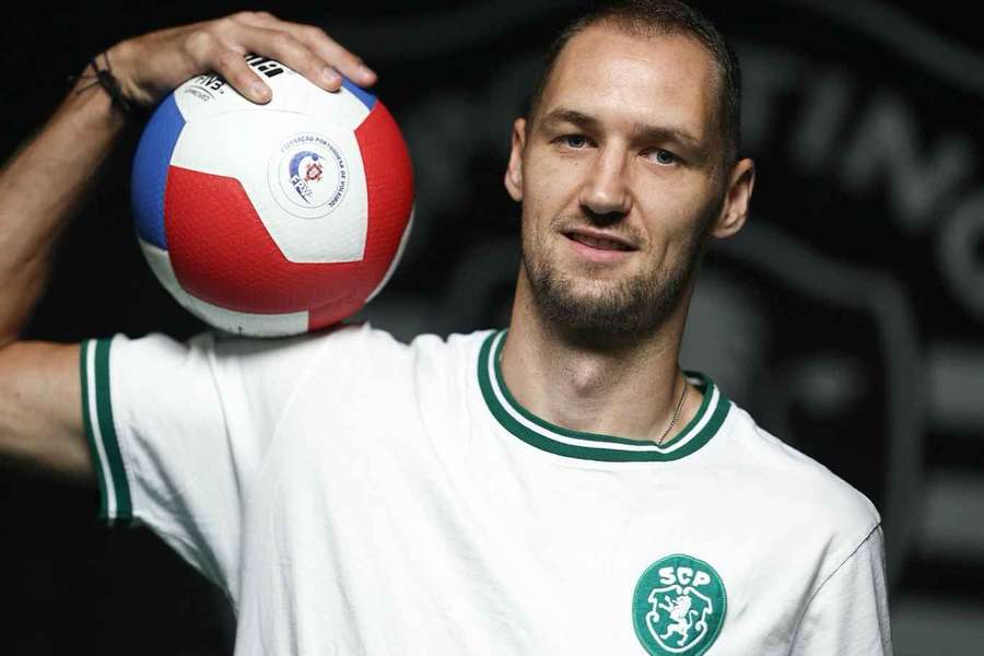 Jan Pokersnik oficializado pelo Sporting