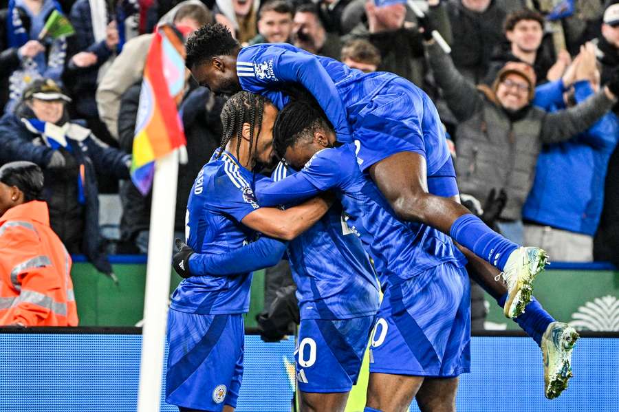 Jucătorii lui Leicester sărbătoresc un gol