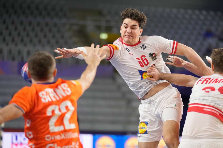 Elias Kofler (r.) im Einsatz bei der Handball-WM 2025