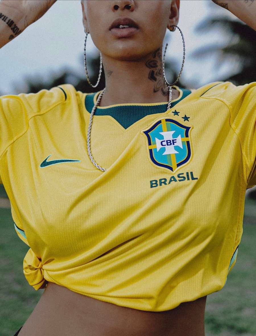 Novo uniforme principal da Seleção foi lançado neste sábado (21)