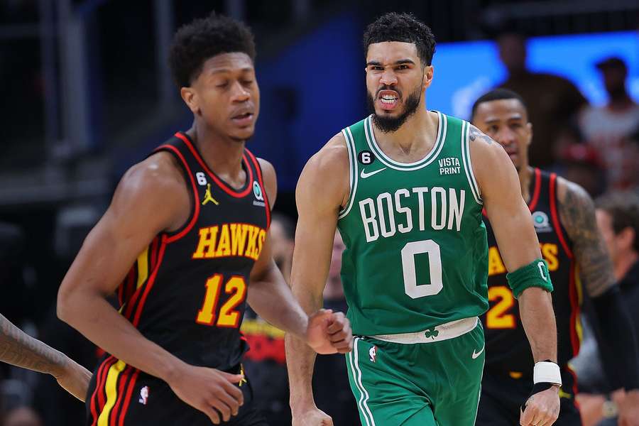 Jayson Tatum celebra a vitória dos Celtics