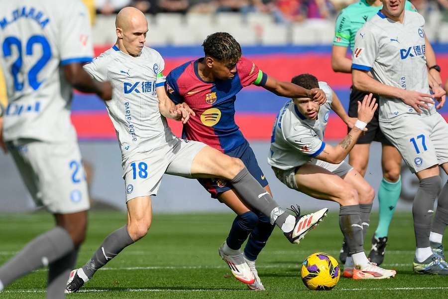 Lamine Yamal ante Guridi, en el pasado Barcelona-Alavés