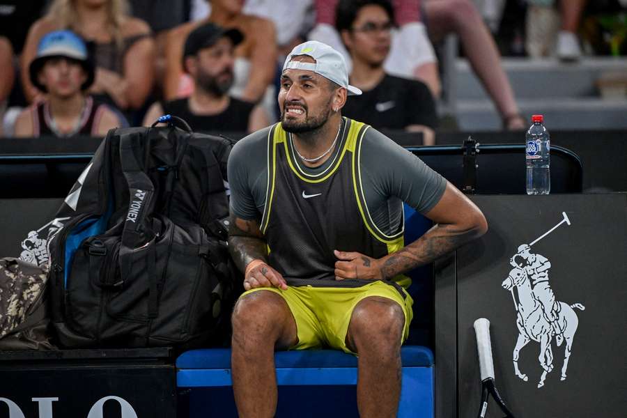 Nick Kyrgios nedoléčil zranění břišního svalu a na Australian Open končí.