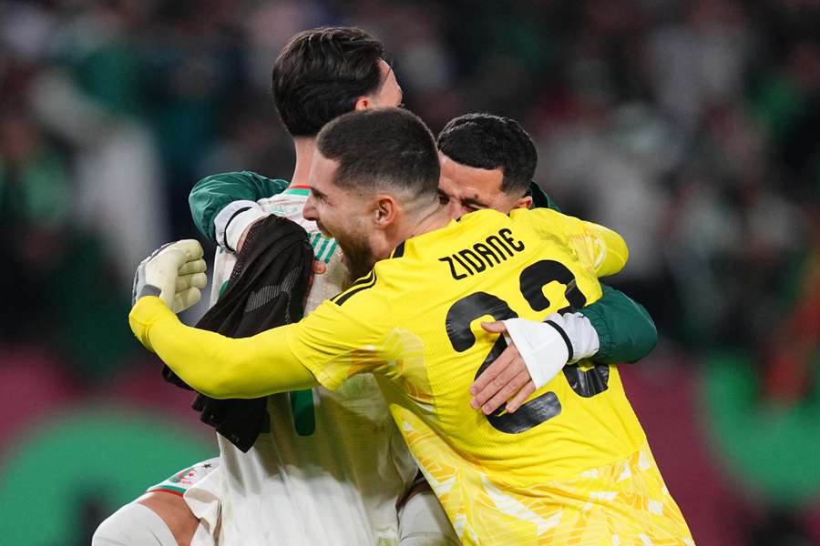 Argélia celebra classificação emocionante às quartas de final da Copa Africana